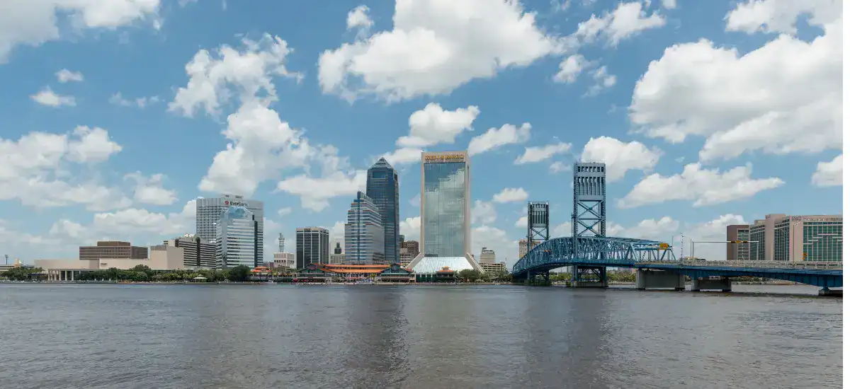 Beautiful Jacksonville skyline view with lake water.